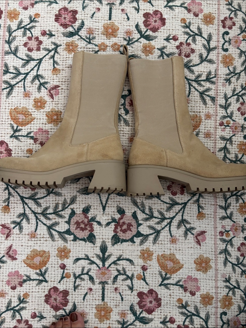 Tall Women's Suede Chelsea Boots in Beige STEVE MADDEN - Picture 7 of 7